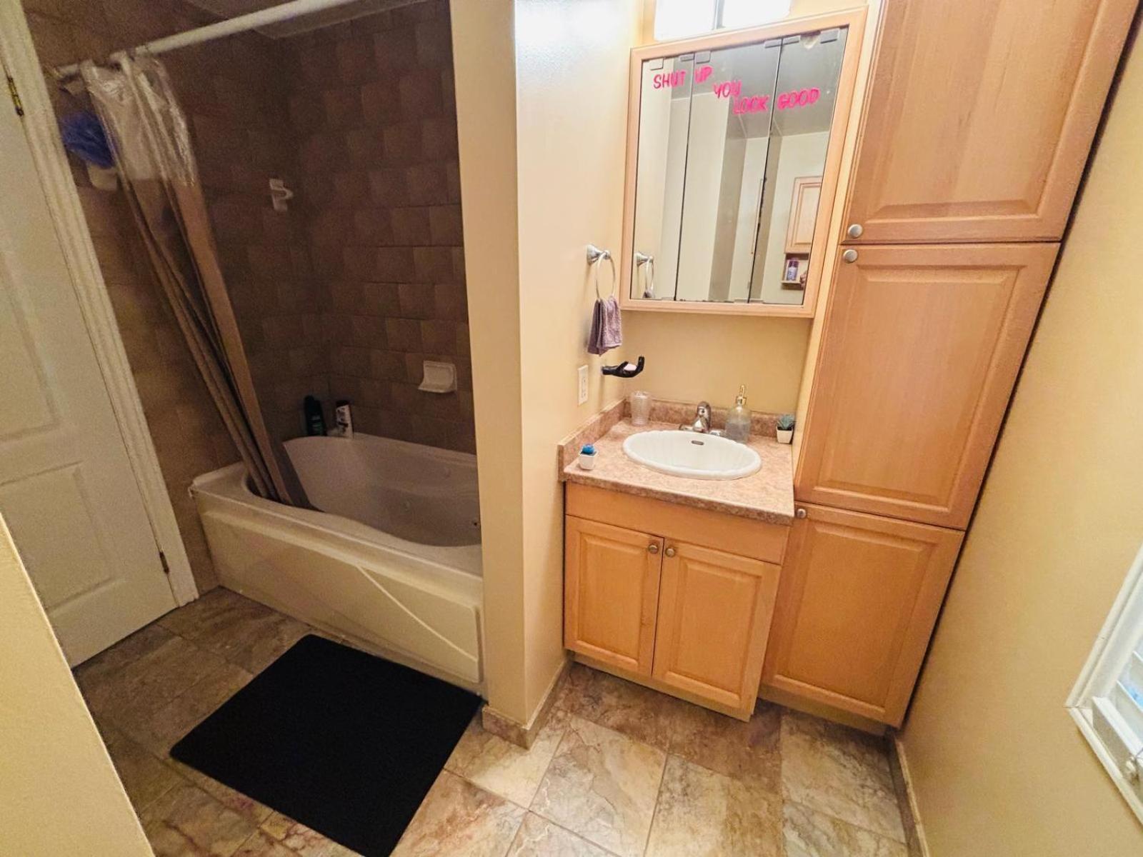Room With Private Patio Next To Toronto Airport Mississauga Extérieur photo