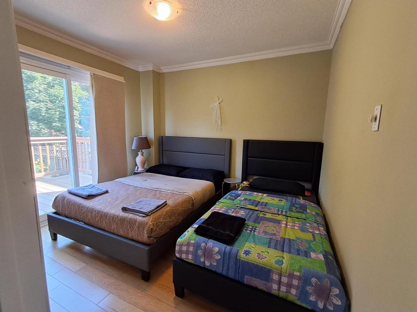 Room With Private Patio Next To Toronto Airport Mississauga Extérieur photo